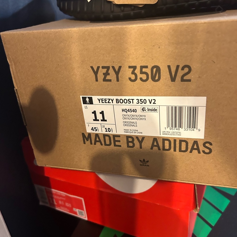 Yeezy 700 - Picture 5 of 5